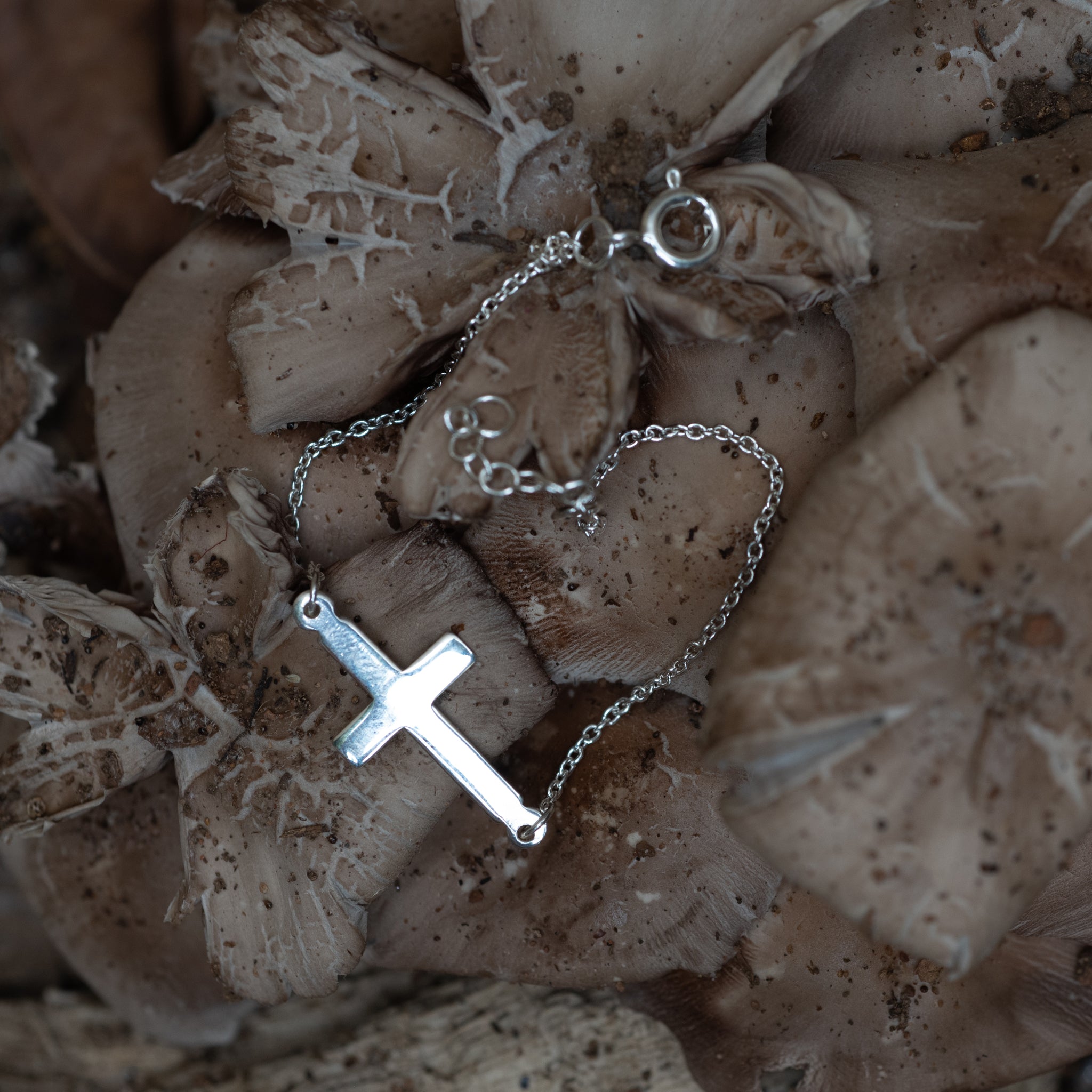 B026 - 925 Sterling Silver Sideways Cross Chain Bracelet