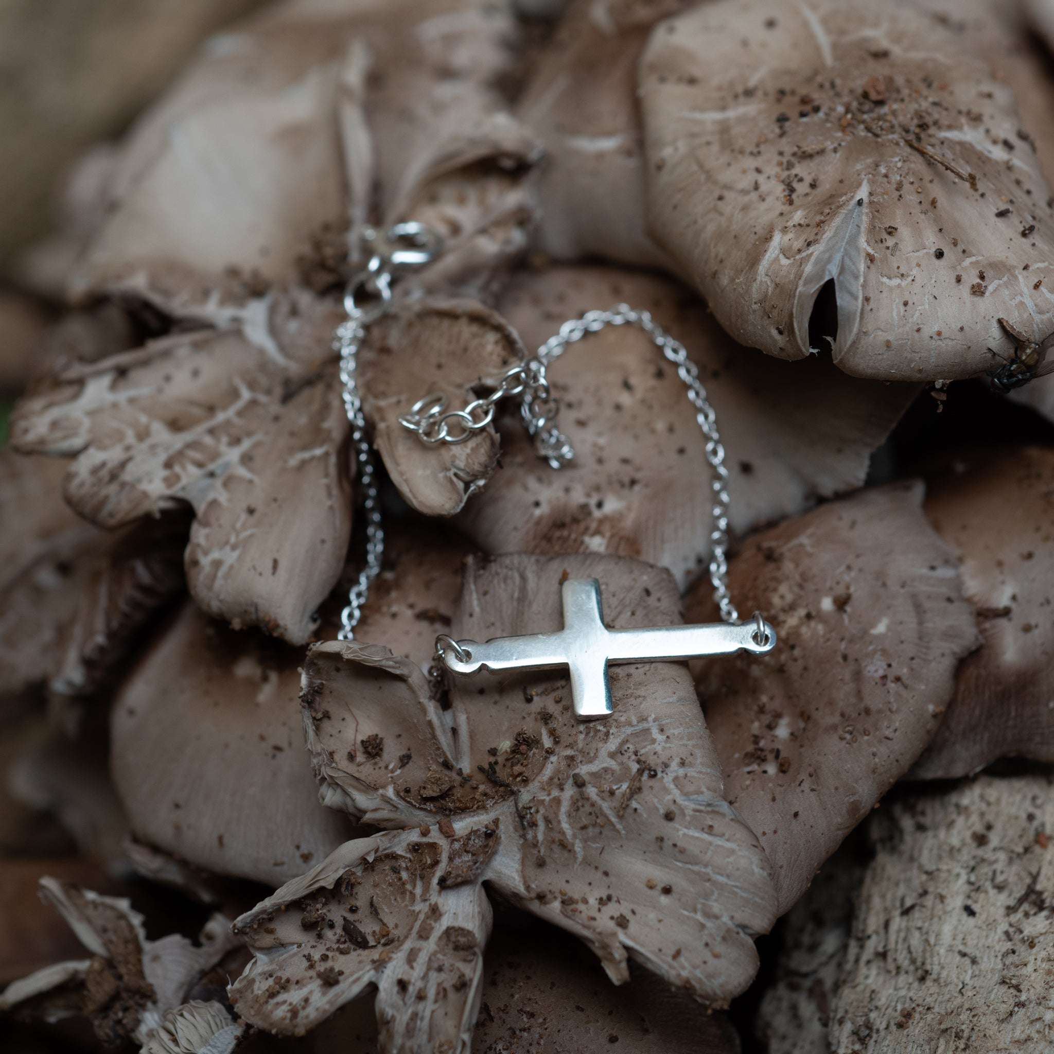 B026 - 925 Sterling Silver Sideways Cross Chain Bracelet