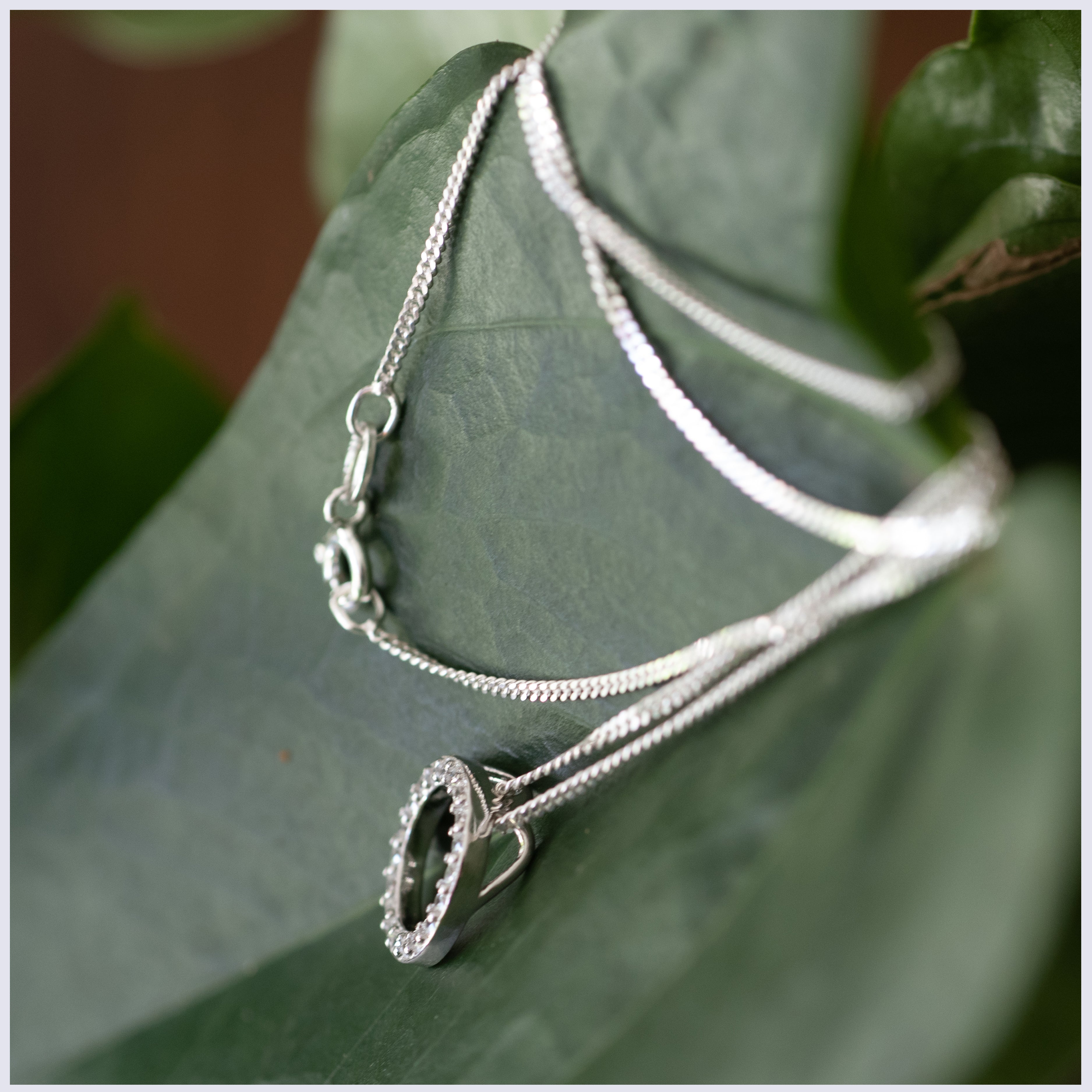 SP007C - Sterling Silver CZ Circle Pendant & Chain - silverby-e.co.za