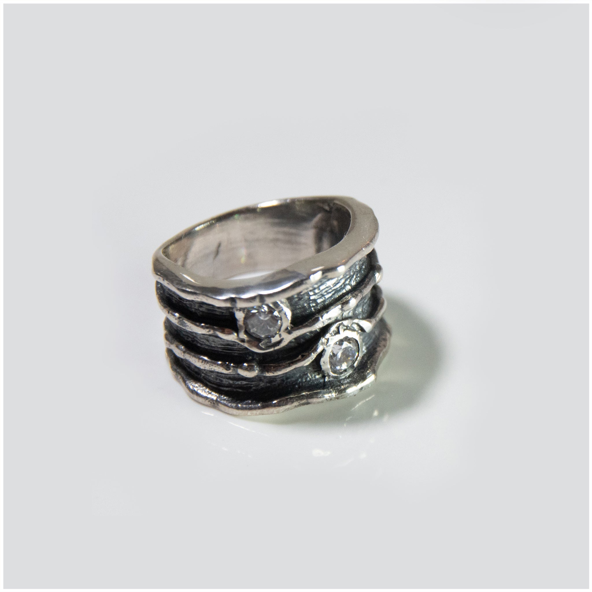 R024 - Sterling Silver Oxidized with CZ Simulated Diamonds Ring - silverby-e.co.za
