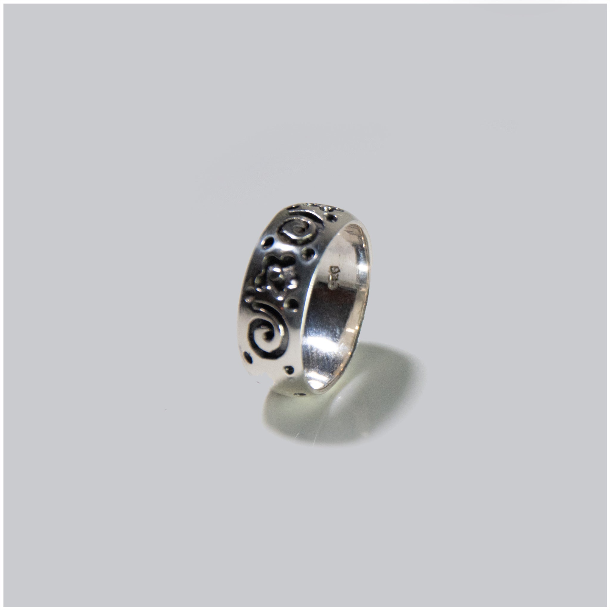 R034 - Sterling Silver Band Ring - silverby-e.co.za