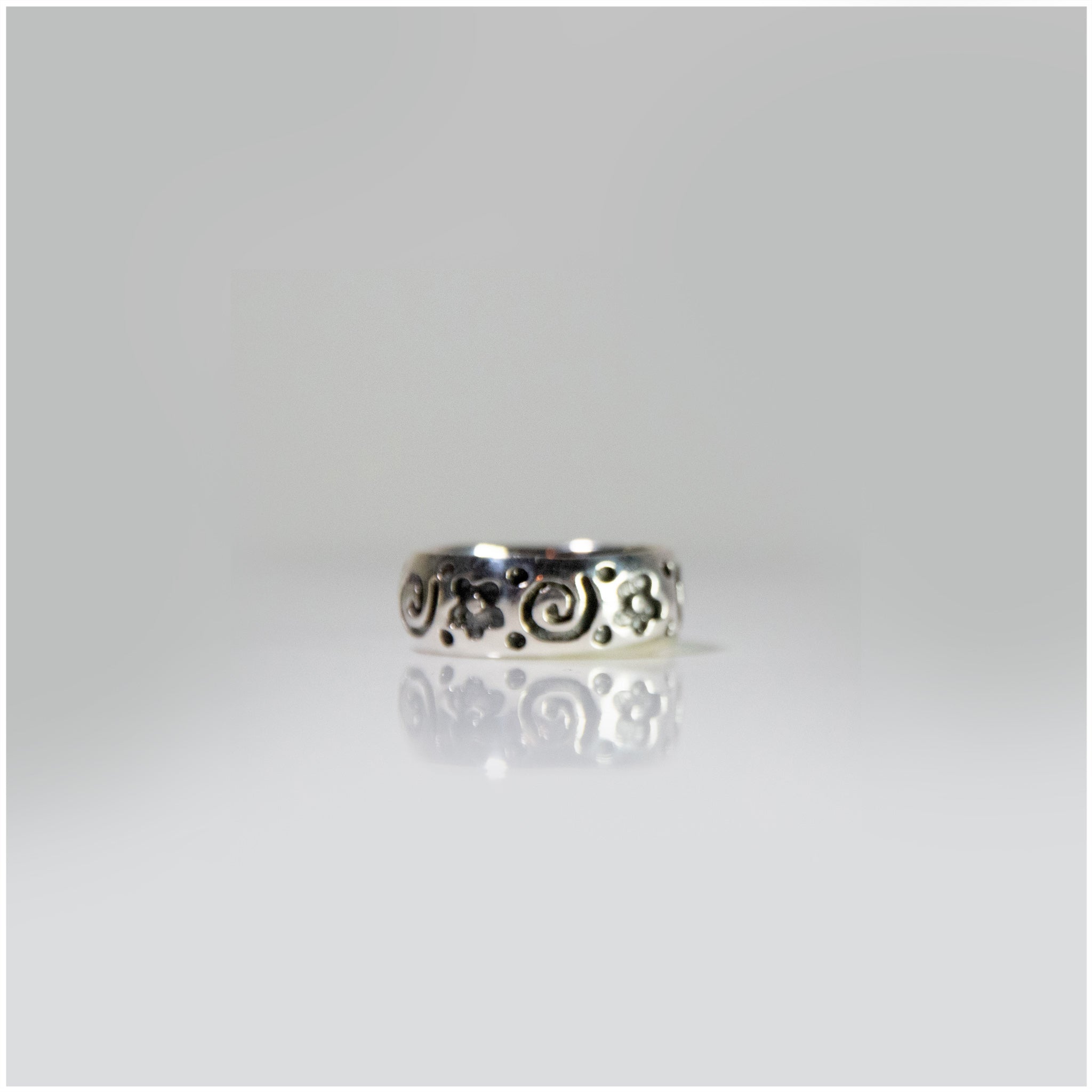R034 - Sterling Silver Band Ring - silverby-e.co.za