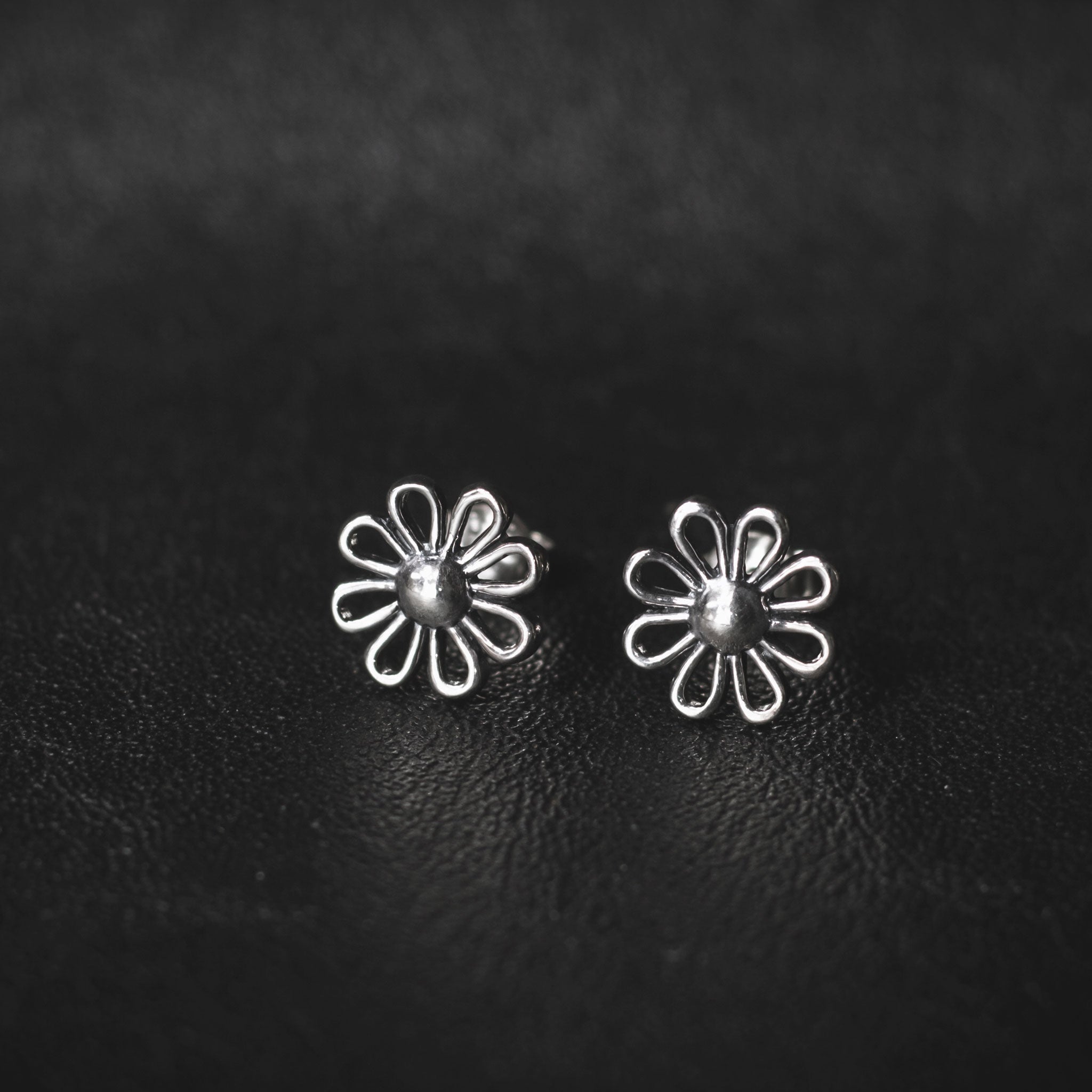 ES005 - Sterling Silver Flower Earrings - silverby-e.co.za