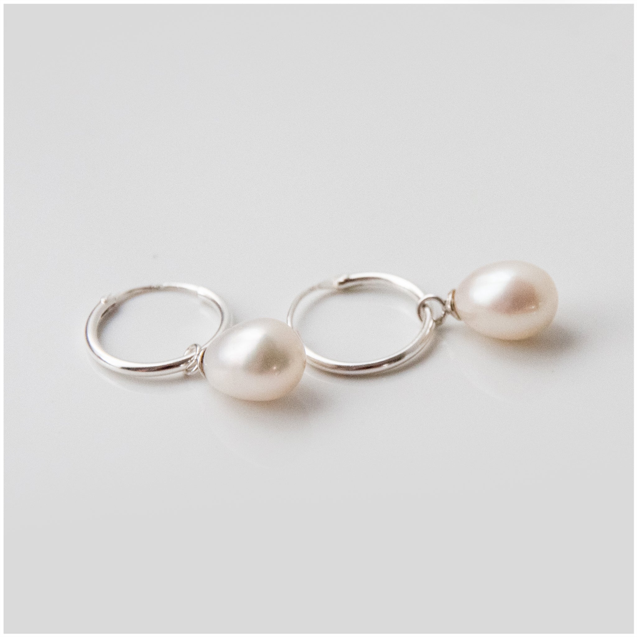 ES069 - Sterling Silver Fresh Water Pearl Hoop Earrings - silverby-e.co.za