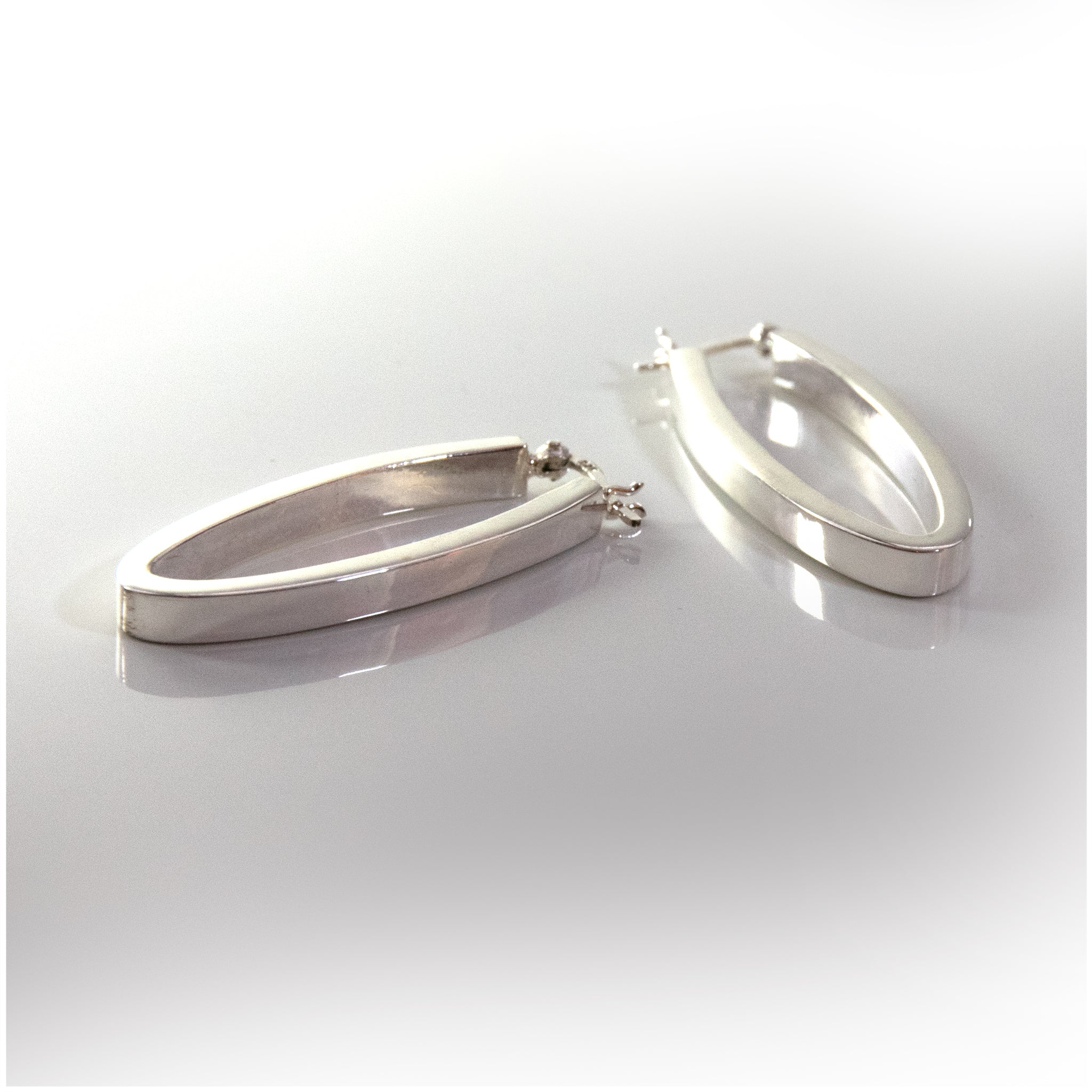 ES070 - Sterling Silver Oval Hoop Earrings - silverby-e.co.za