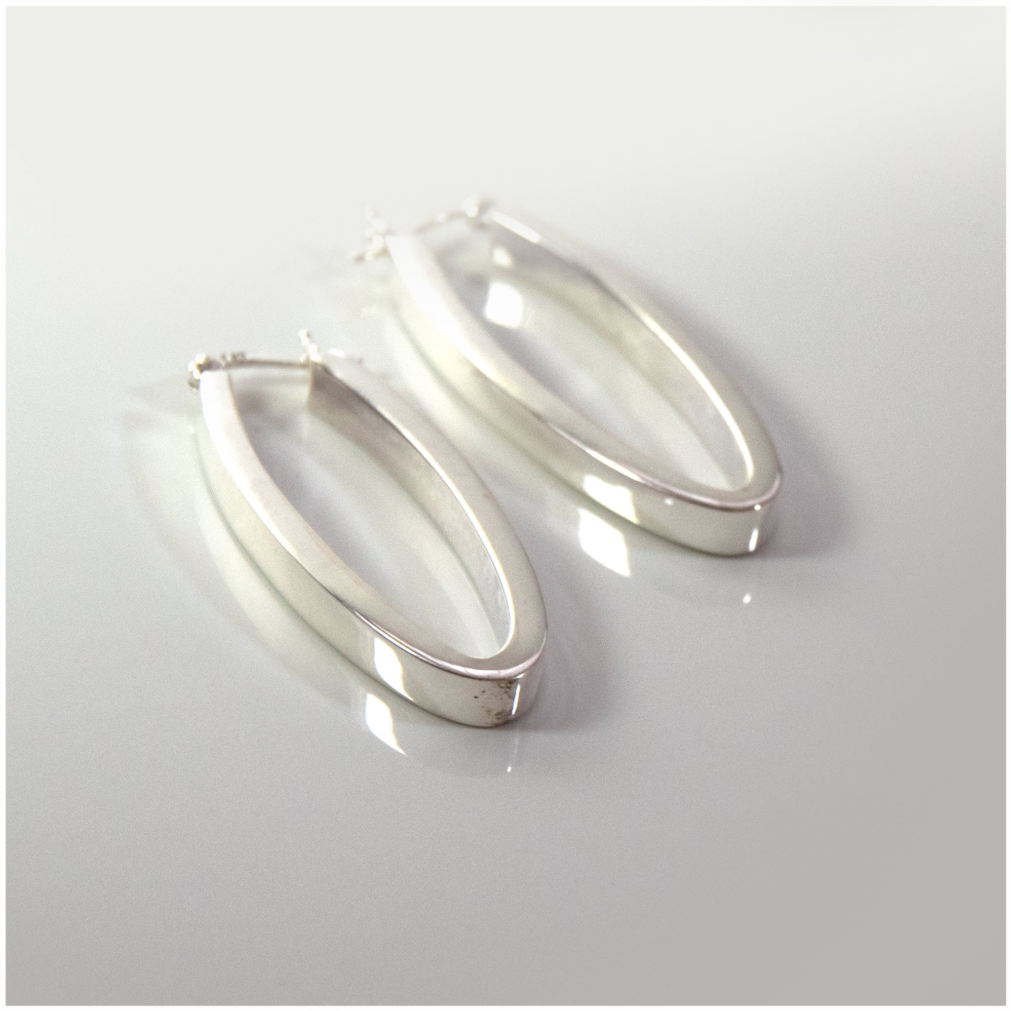 ES070 - Sterling Silver Oval Hoop Earrings - silverby-e.co.za