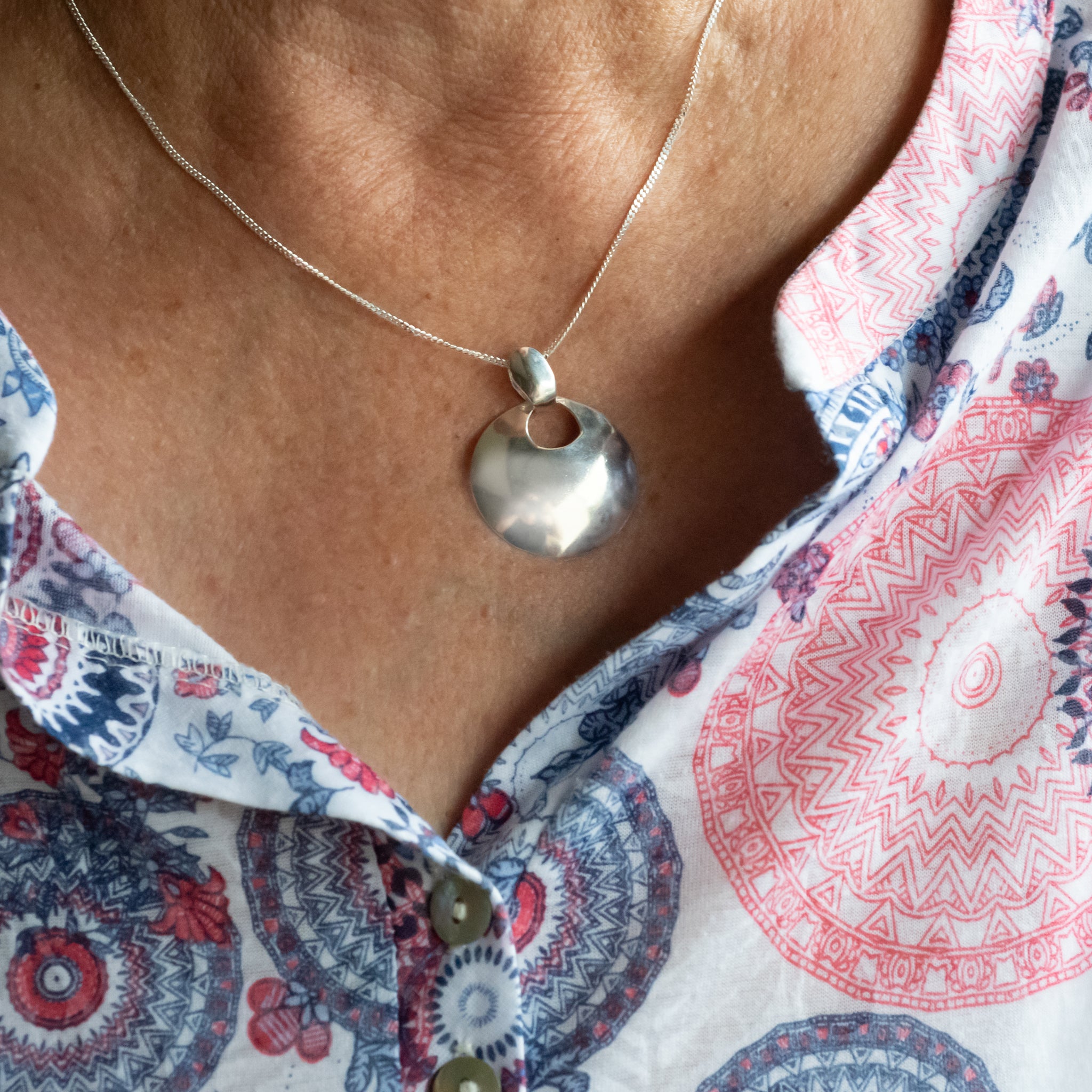 EST003 - Sterling Silver Ethiopian Round Pendant Necklace & Chain