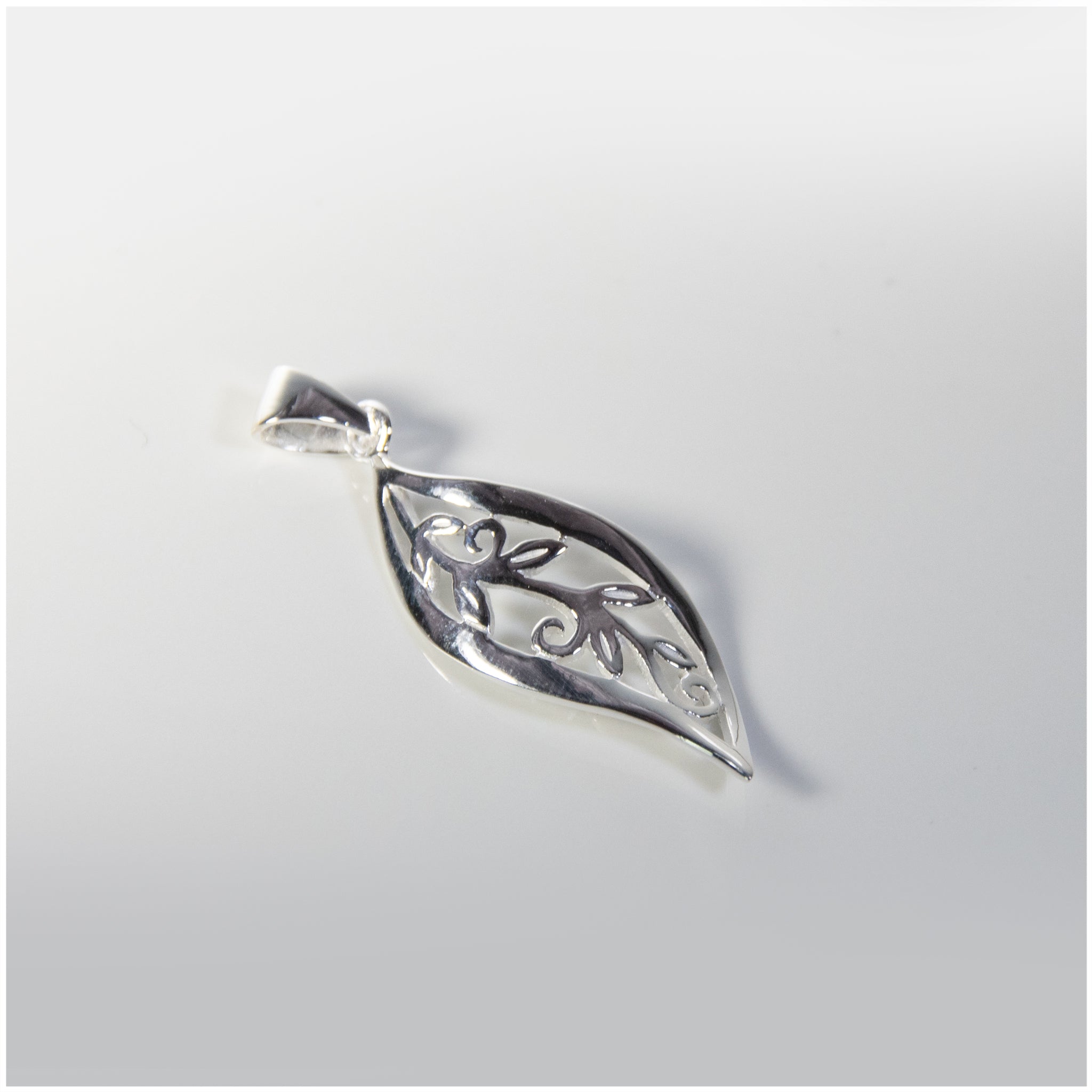 P002 - Sterling Silver Leaf Pendant - silverby-e.co.za
