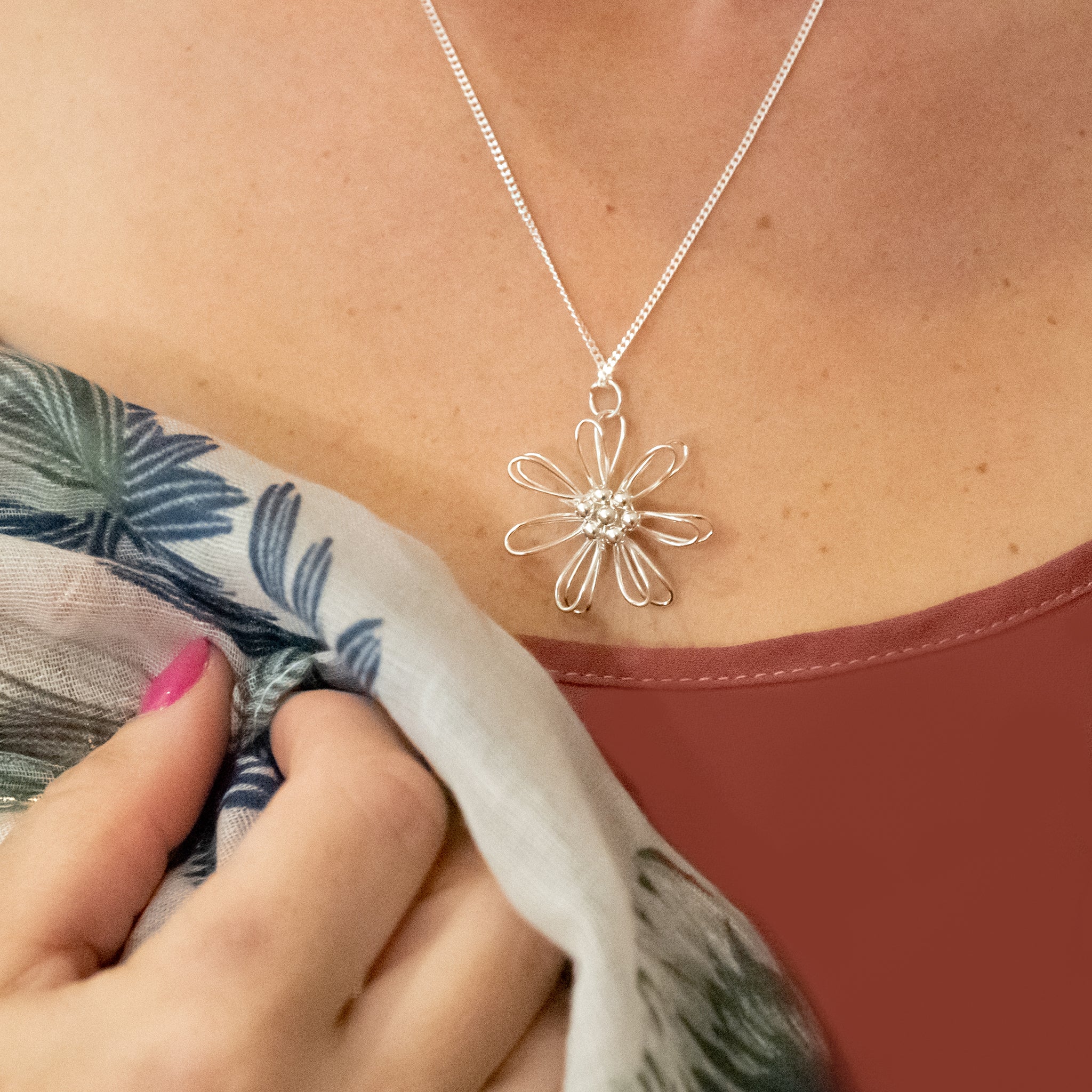 PR015C - Sterling Silver Flower Pendant & Chain
