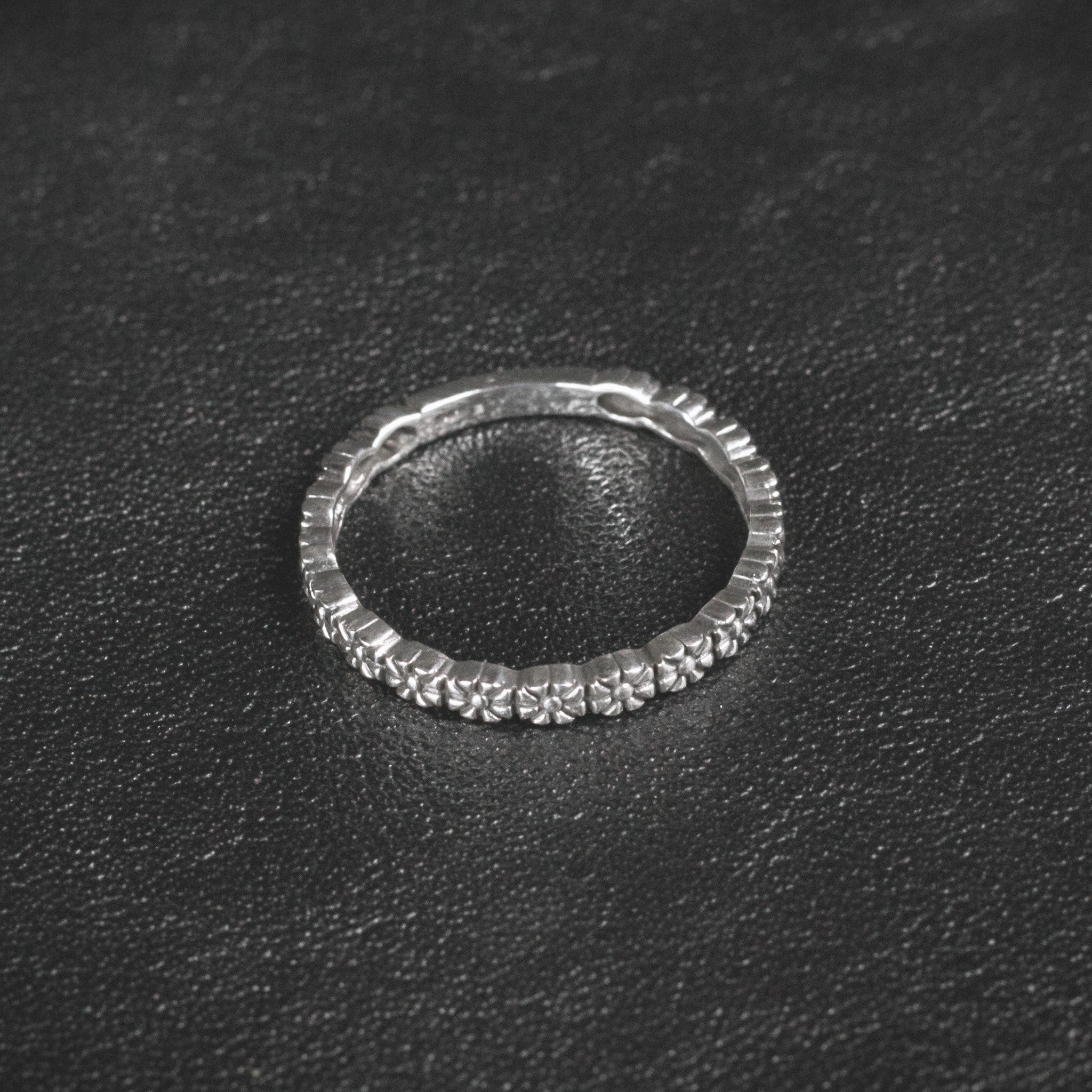 R016 - Silver Flower Band Ring - silverby-e.co.za