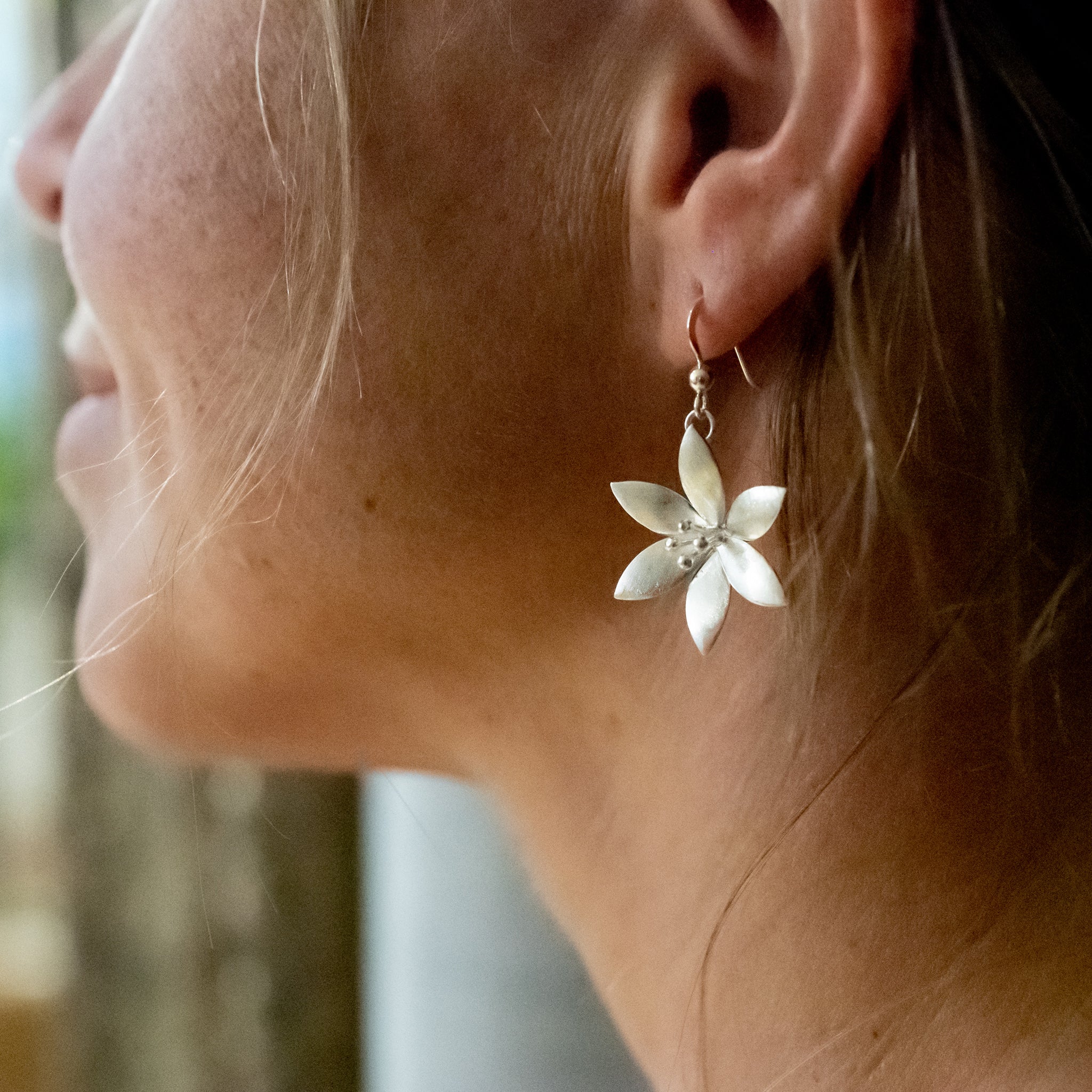 EL057 - Sterling Silver Matt Flower Earrings - silverby-e.co.za