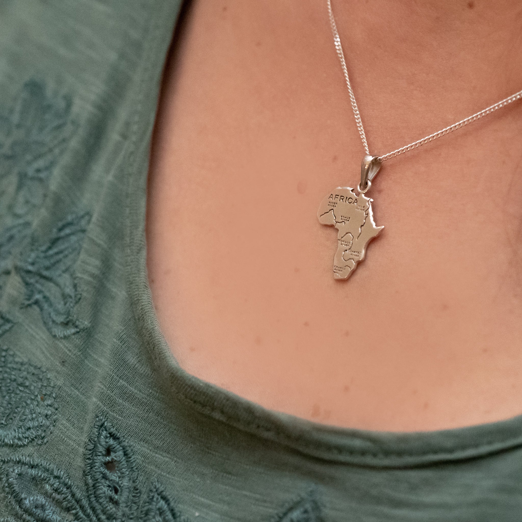 SP001C- Sterling Silver Africa Pendant & Chain - silverby-e.co.za