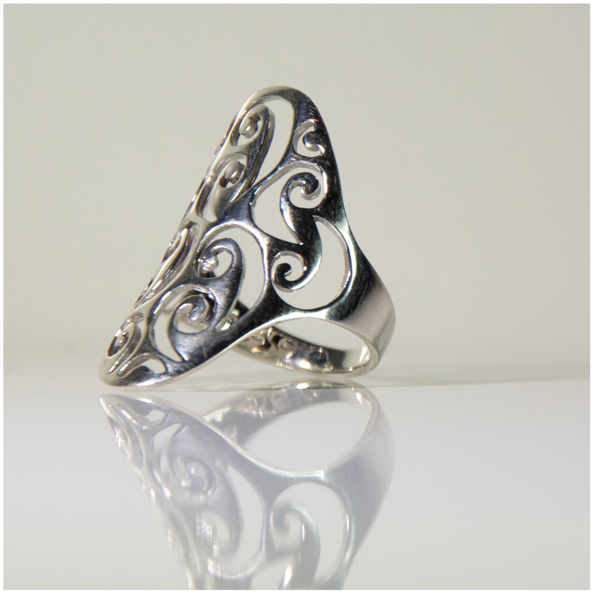 R035 - Sterling Silver Ring - silverby-e.co.za
